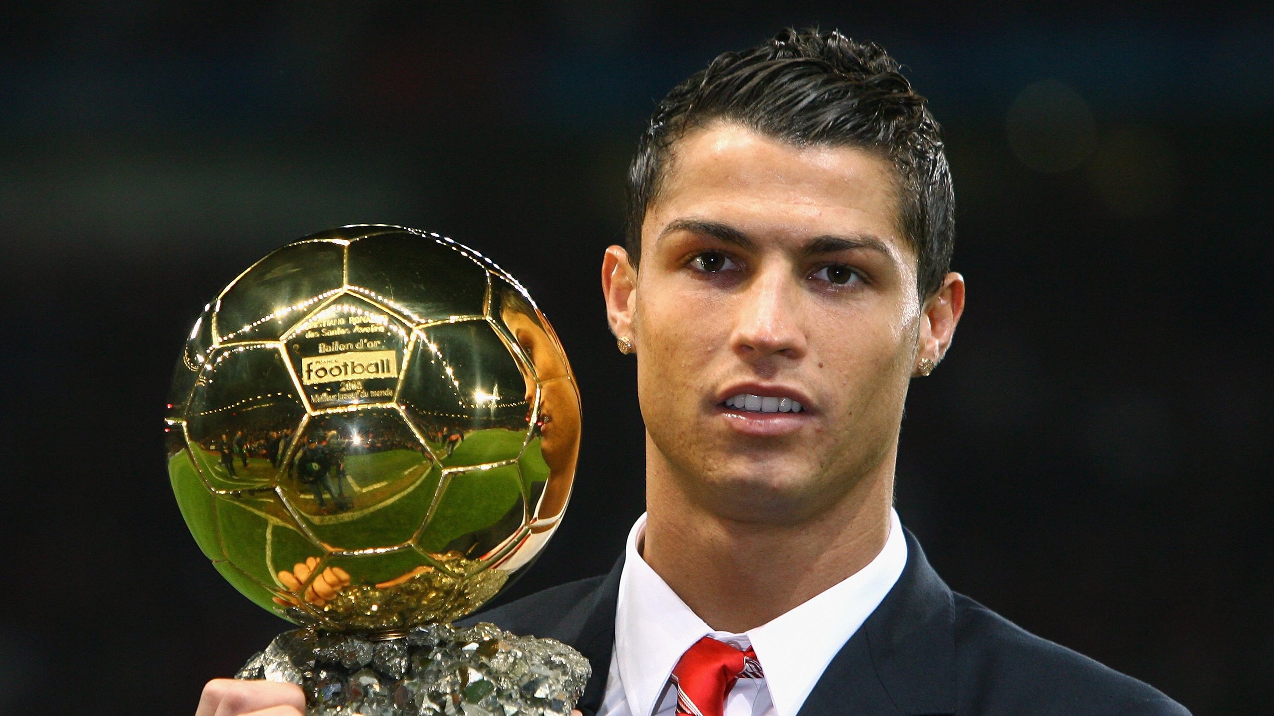 一代神锋亲身指导!范佩西率费耶诺德领跑荷甲,上田绮世11场轰13球